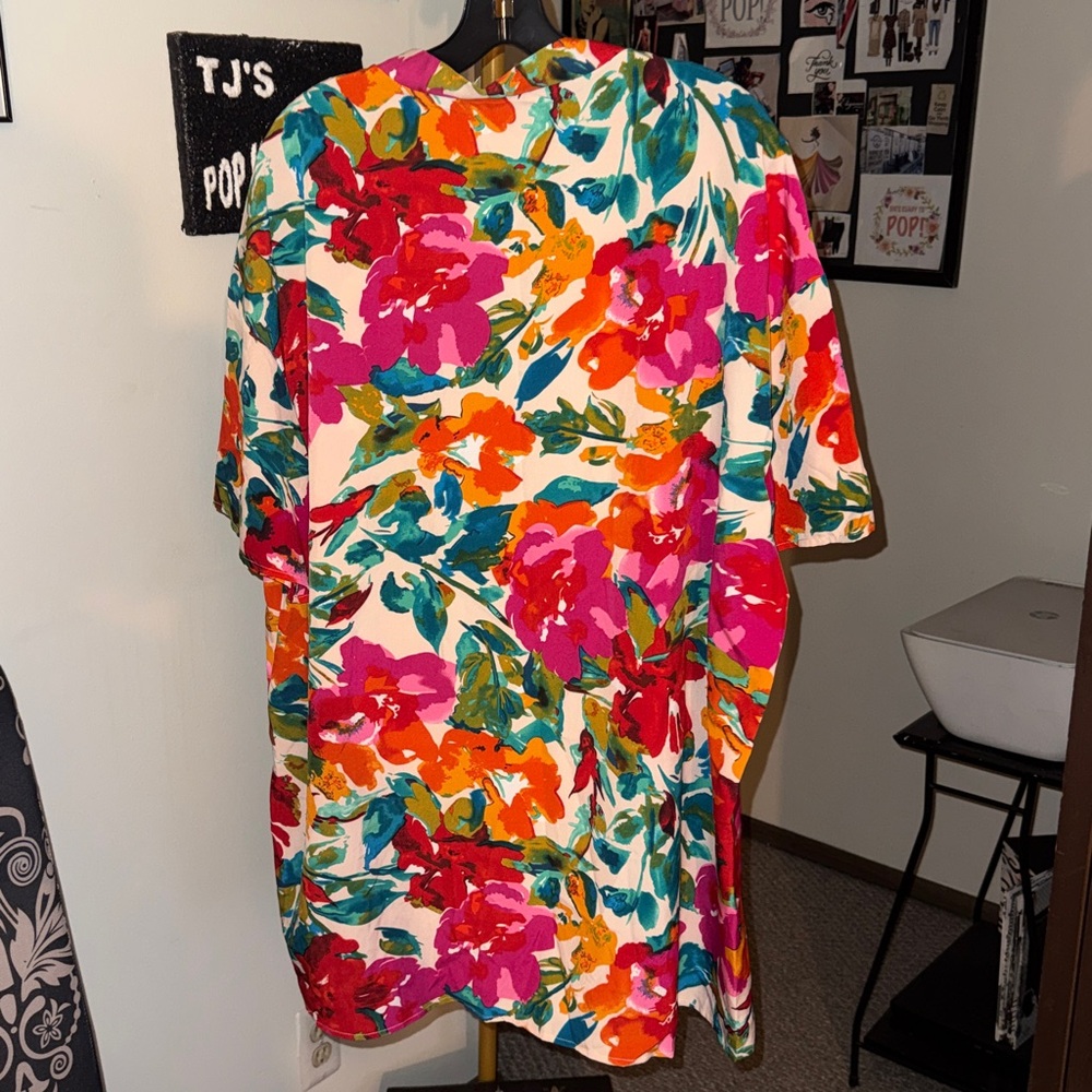 2 Piece Vibrant Floral Kimono/ Shorts - Picture 4 of 6